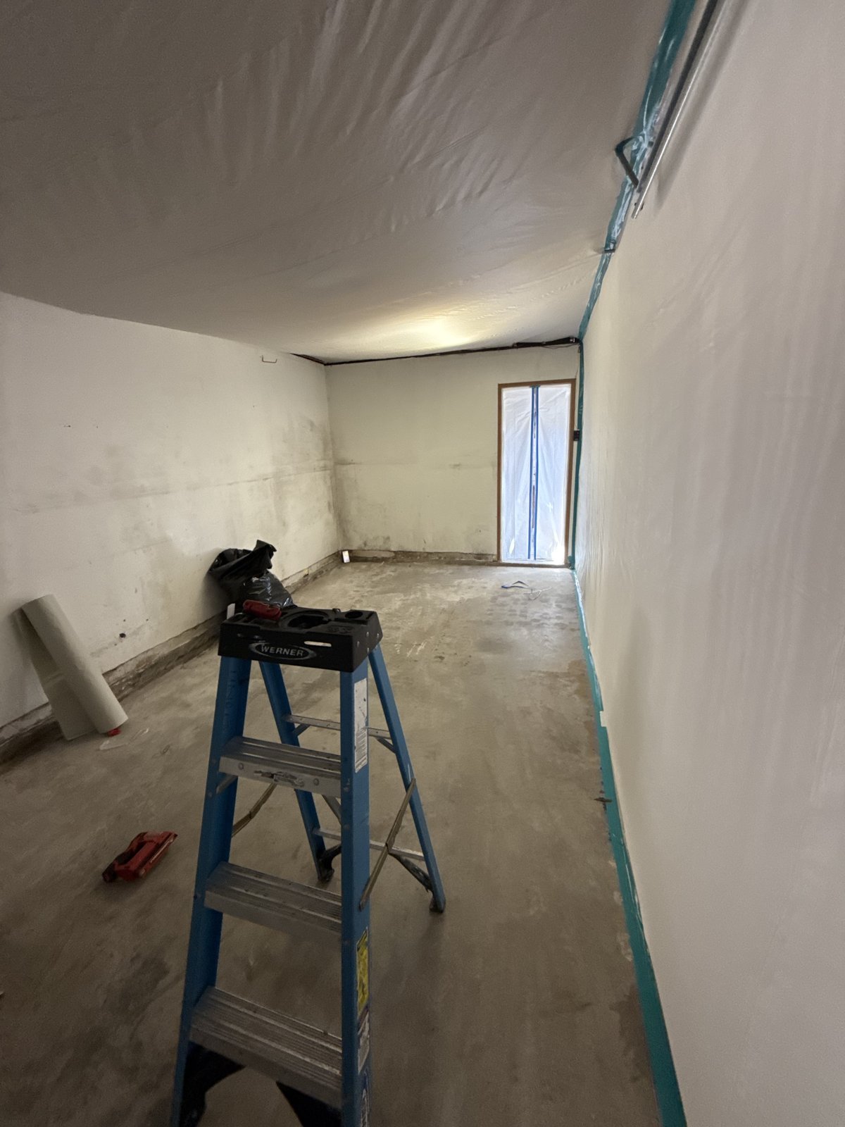 One-room mold job under full plastic containment with negative air - Oxnard, CA